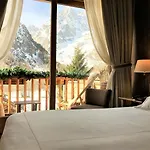 De La Maison 쿠르마예