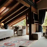 De La Maison 쿠르마예