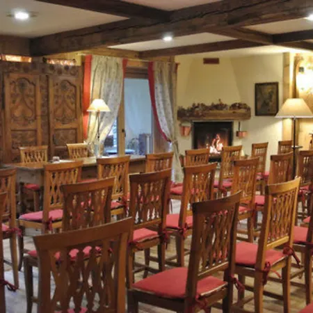 De La Maison 쿠르마예